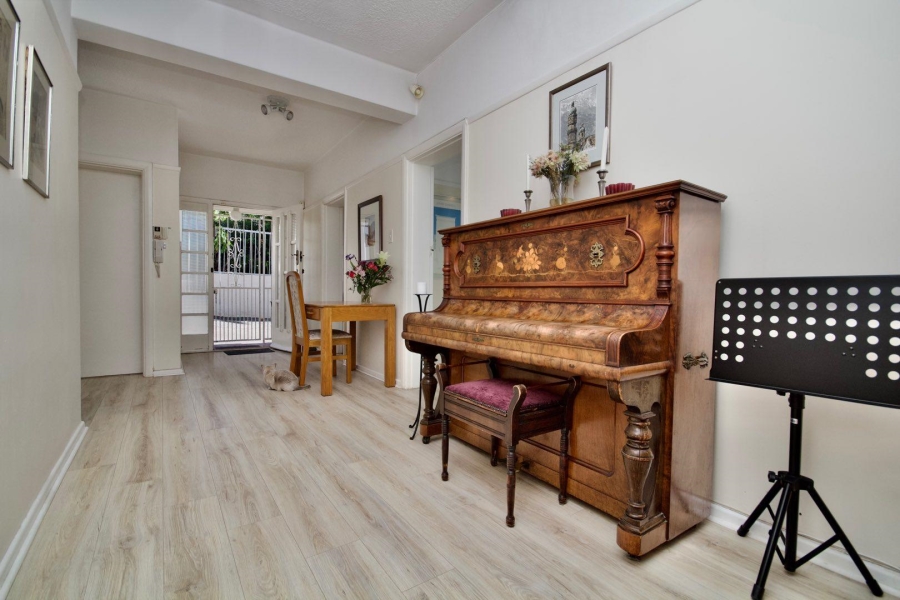 2 Bedroom Property for Sale in Vredehoek Western Cape
